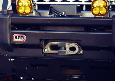 Factor 55 Offset Fairlead installed  on an overlanding vehicle with a Flatling E shackle mount